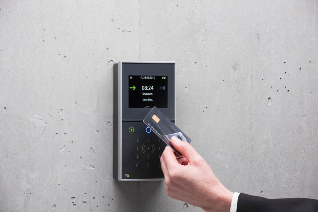 Bezkontaktní RFID karty: technologie pod plastem, která rozhoduje o tom, jestli karta vůbec bude fungovat